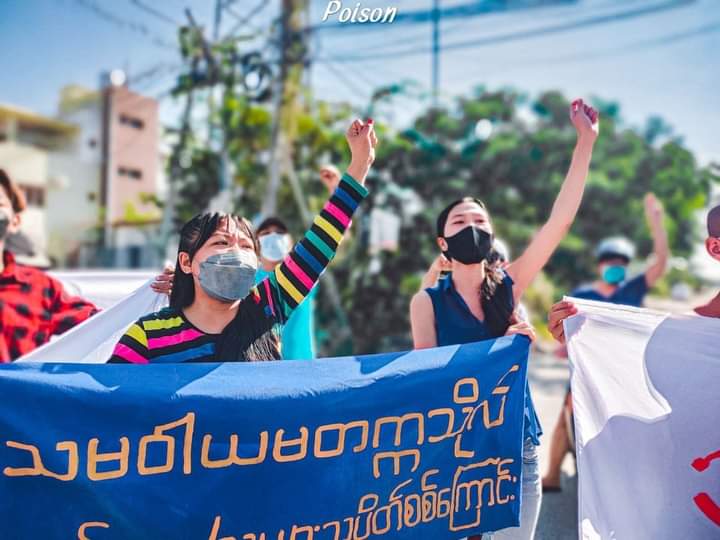 b3rry_y's tweet photo. General Strike in Mandalay today !! We try any ways to protest the military terrorists.We never stop, no one can't stop us.We fight till end !!

#WarCrimesOfJunta #Dec12Coup
#WhatsHappeningInMyanmar https://t.co/qlWo6usw9v