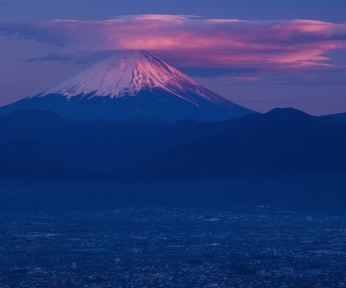 "@hina21no3: 夕照 12/12 雲が、多く日が射すか心配しましたが、美しい紅富士になりました。 南アルプス市で撮影。