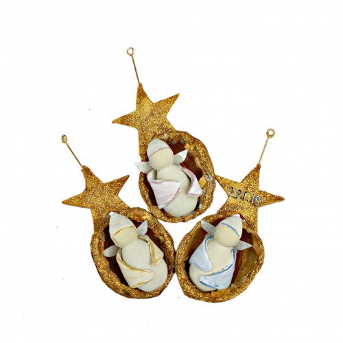 In memory of a precious baby at Christmas.
'I’ll always feel you close to me
and though you’re far from sight
I’ll search for you among the stars
that shine on Christmas night'
For those who though absent, are always with us.

lottylollipop.co.uk/product/memory…
#christmasinmmeory #love