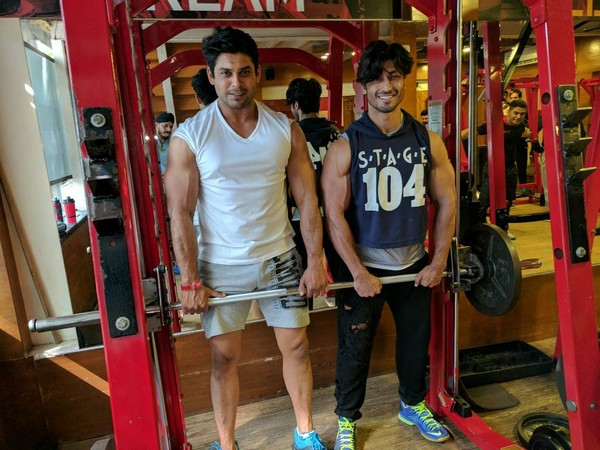 ani_digital's tweet photo. Sidharth Shukla's close friends remember late actor on 41st birth anniversary

Read @ANI Story | https://t.co/L7UPEmGqGK
#SiddharthShukla https://t.co/rzFhPAUtjv