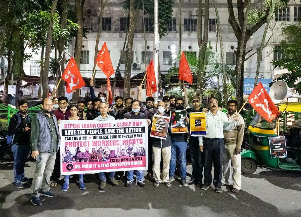 swetabanerje's tweet image. শ্রমিক বিরোধী নয়া শ্রমকোড বাতিলের দাবীতে সল্টলেক সেক্টর ফাইভে আইটি শ্রমিকদের পথসভা...

#ScrapLabourCodes #StandWithWorkers 
#FridayProtest
#AIITEU #CITU

Join us aiiteu.org/join-us/