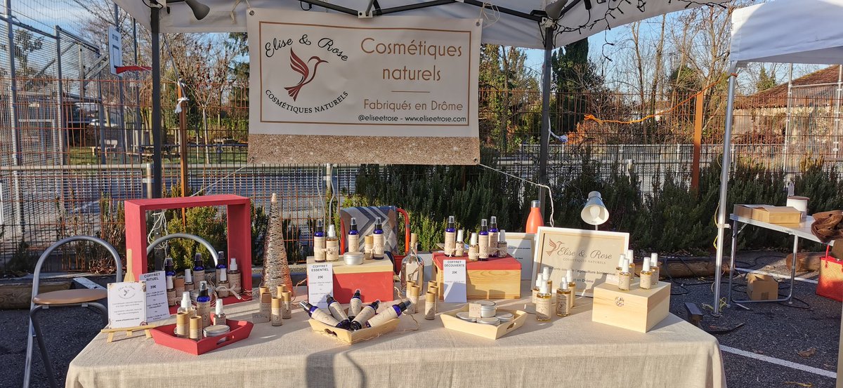EliseetRose1's tweet photo. C'est parti pour une nouvelle journée au marché de Noël d'Alixan ! Du soleil aujourd'hui pour venir découvrir les cosmétiques Elise &amp; Rose ! #cosmetiques #Drome #Alixan https://t.co/zg29lAFs9t