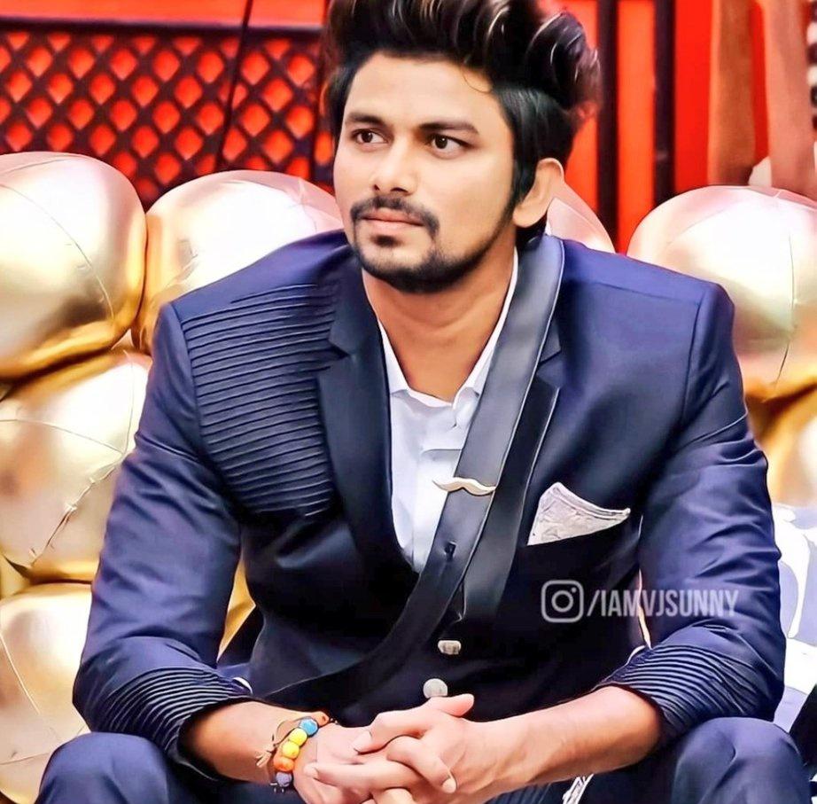 AnilSriramoji's tweet photo. #TitleHunterVJSunny
"ONE MAN SHOW UMAR"
Mass Hero's https://t.co/lkbfZTDz7k