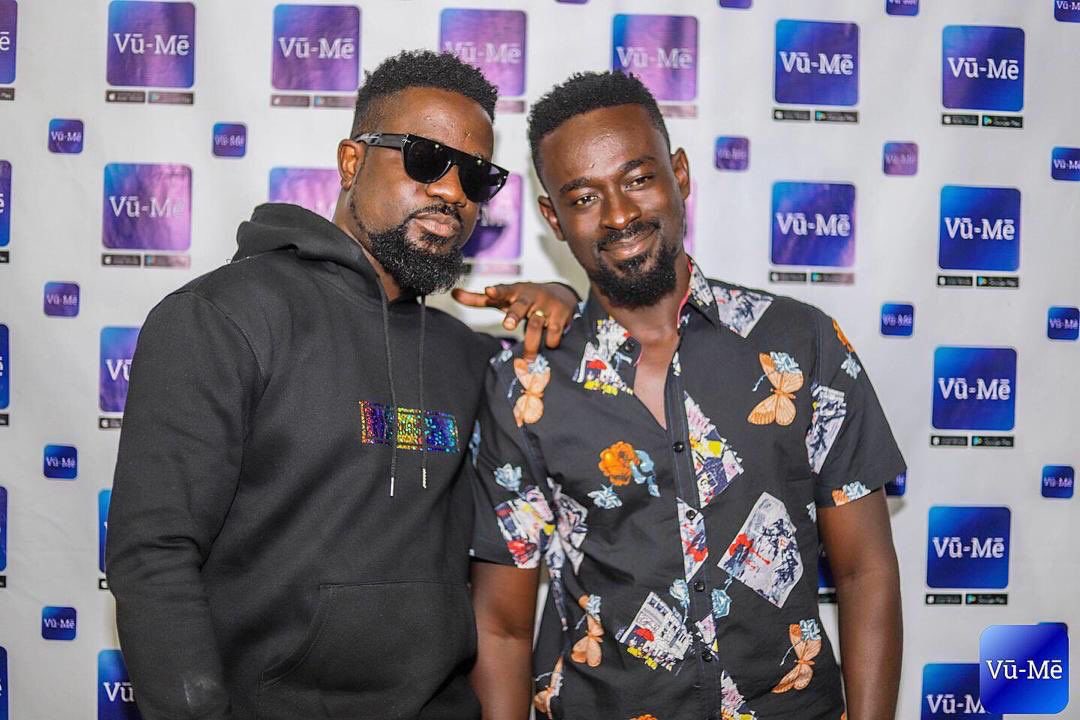 SAKUMONOSARK's tweet photo. Today as we host @KobbyKyei_ on @SarkCessRadio .. tell me what u expect to hear !!!#SarkCessRadio 🔥🔥🔥🔥🔥🔥🔥🔥🔥🔥🔥 https://t.co/rVQ7CXg41M