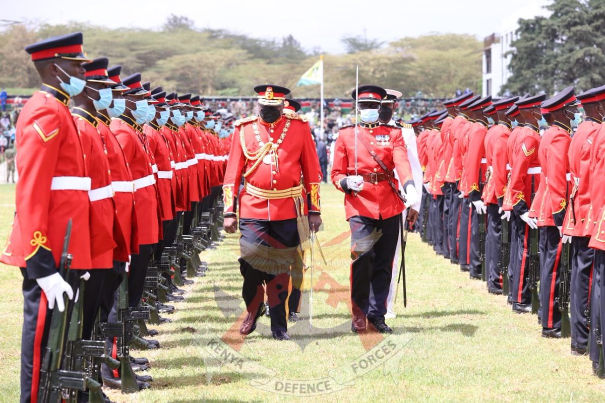 kdfinfo's tweet image. His Excellency the President of the Republic of Kenya and Commander-in-Chief of the Defence Forces Hon Uhuru Kenyatta inspects the Guard of Honour mounted by KDF troops at Uhuru Gardens during the 2021 Jamhuri Day celebrations.