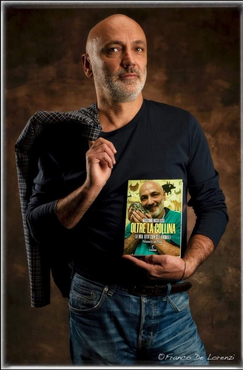 "Non sono uno scrittore ma un veterinario e questo libro parla di #animali. In pratica ho giocato in casa. Sono le cose semplici che scaldano il cuore. La felicità sta a due passi da noi, basta guardare un po' più in la'. #OltreLaCollina"
Massimo Nicolussi