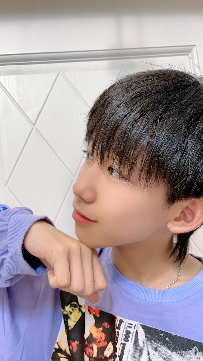 nwzwwn's tweet photo. เย่!ลูกชายมาอัพเว่ยแล้ววววว คิดถึงมากๆๆๆๆๆๆ 🤍💜💙
#慕易铭 #MuYiming #มู่อี้หมิง #易安中学 https://t.co/QDqRwjcbiZ