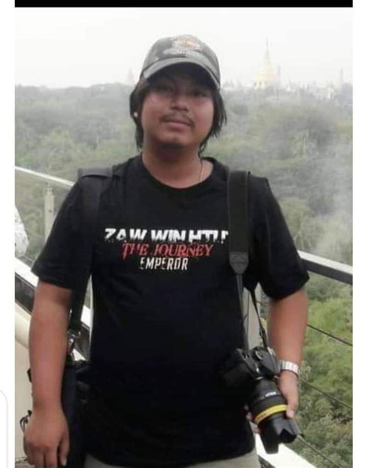 kominthike's tweet photo. The reporter took news about the peaceful protest was violently dismantled by junta terrorists on Panpinkyii st, #Kyimyindine tsp, #Yangon on Dec 5, morning was injured in the waist, didn't cure it n couldn't contact with his family.
#WhatsHappeningInMyanmar https://t.co/0g4d4QCWnJ