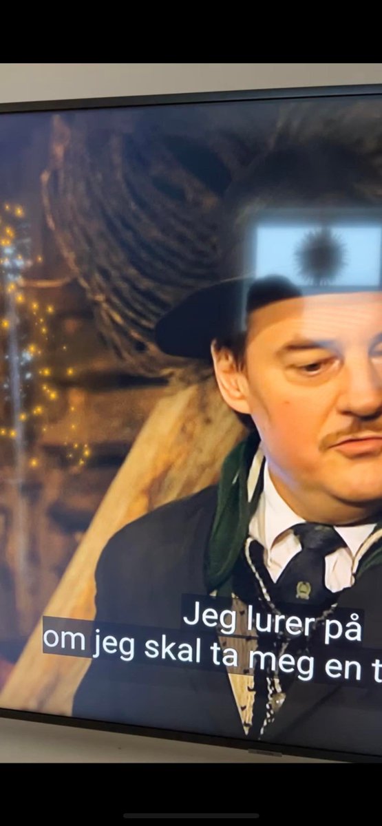 Funfact-søndag!
Ser dere hvilken logo Eldar Vågan har på slipset sitt i dagens episode av Vazelina Hjulkalender? Etter ca 1:55: play.tv2.no/programmer/und… #2hockey #storhamargutta