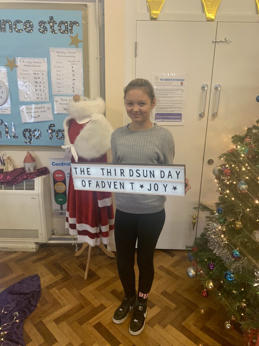 HolySpiritWA9's tweet photo. Each class were given a beautiful joy decoration as our go forth this week. The children will hang the joy decoration on their class Christmas tree reminding them to spread JOY this week πππ#thirdweekofAdvent https://t.co/K4lxHNTk1o