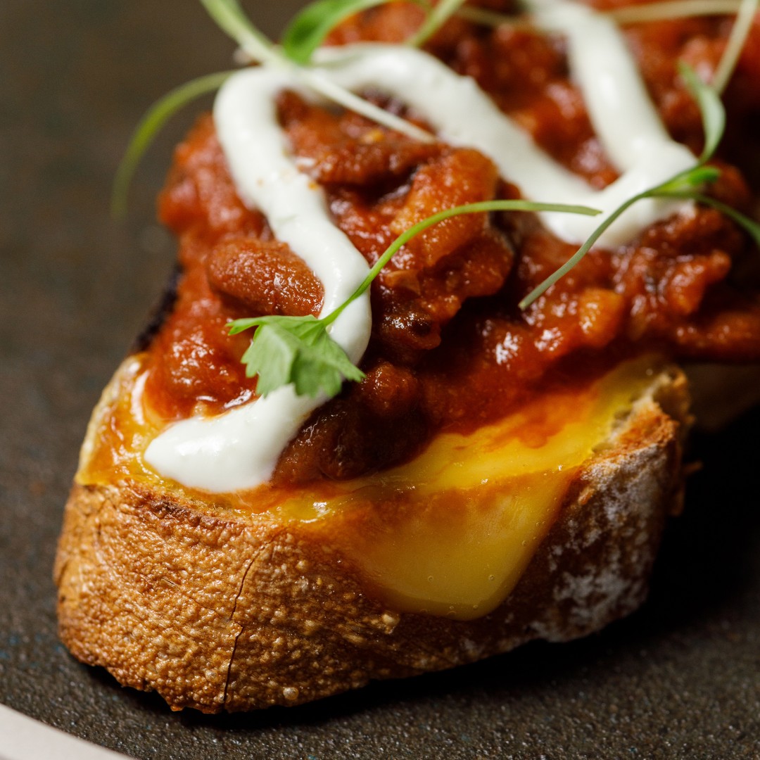 mildredslondon's tweet photo. Cheezy Bean Toast, with house baked beans &amp; smoked vegan cheeze. enough said. 🤤😋

*available every Sat &amp; Sun until 3pm. https://t.co/kYRxcNG1of