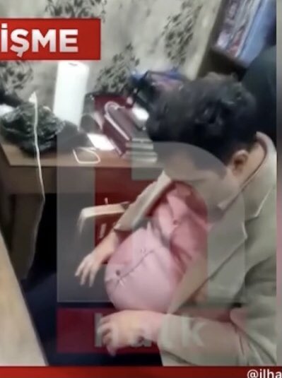 Besmele ile soyanlarda bu gün;
Videoyu çeken kişi tutuklanmış... 😂😂😂 #AKdedilerKOKOçıktı