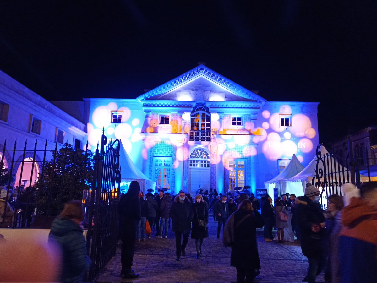 Flo_Urba_Nuit's tweet photo. Une merveilleuse soirée à @villeepernay qui s'est parée de ses plus beaux habits de lumière ! Vidéomapping, spectacles, feux d'artifice, concerts... des instants mémorables !
#nuit #lumieres #champagne https://t.co/q7N4c3pCSI