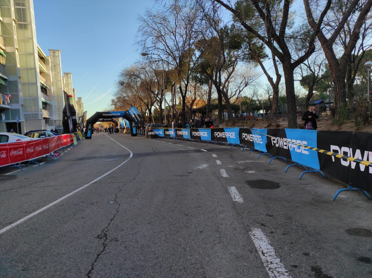 AlfredoVaronaA's tweet photo. Ya está preparada la meta de Canillejas. Fue la primera carrera q hice en 1992 y para mí siempre tendrá algo especial https://t.co/2o6iL1b62O