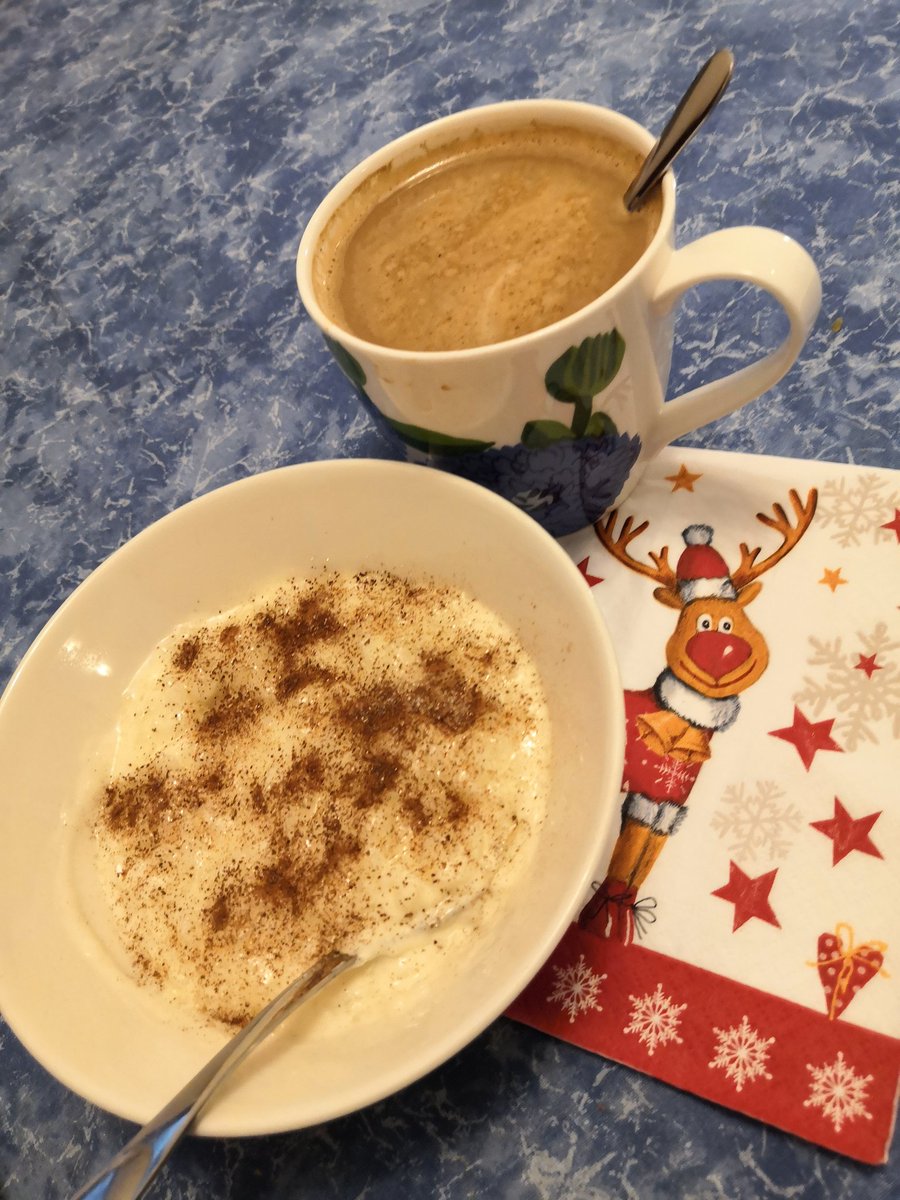 Mun vuoden eka joulupuuro kera piparkakkukahvin! 😋☕🎄🕯️🎀❤️