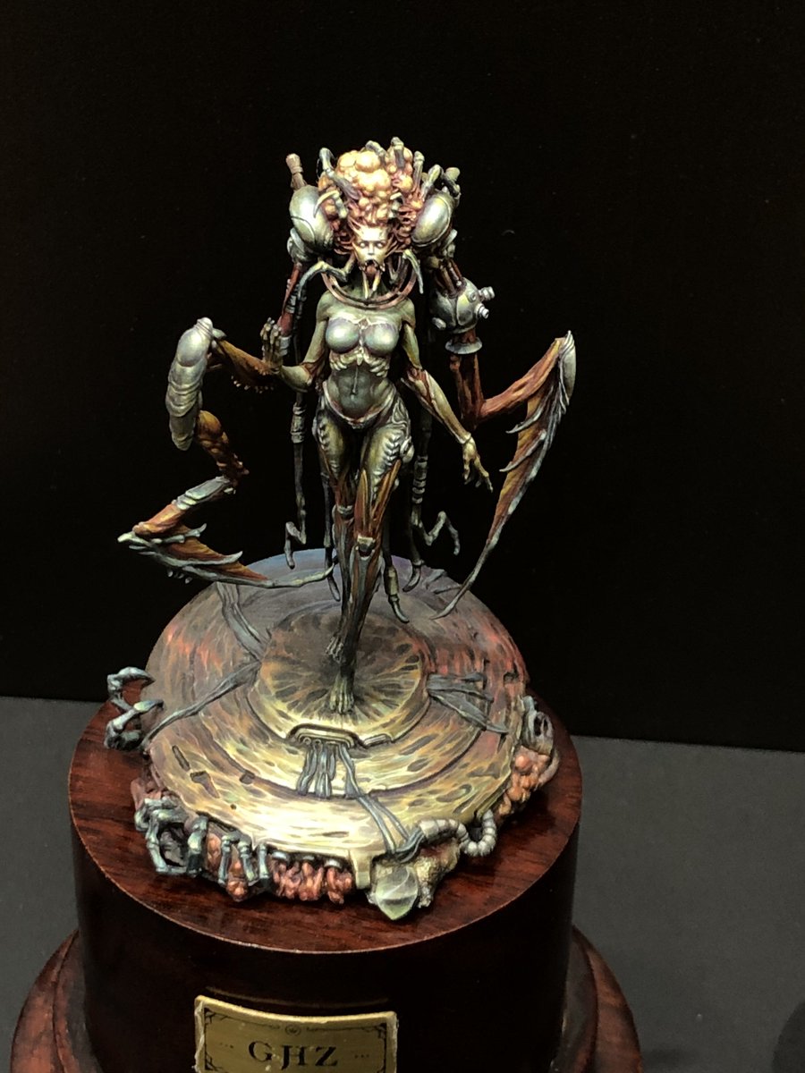 ボードゲーム展示会で見た<a href="/DiemensionGames/">Diemension Games</a> の展示品、新作ゲーム「Celestial」
こんな複雑な造形で、全部プラ製キットとはマジで驚いた
「ビッグチャイルド」と大手ペインターたちの公式作例は設定イラストのような雰囲気を完璧に再現しました