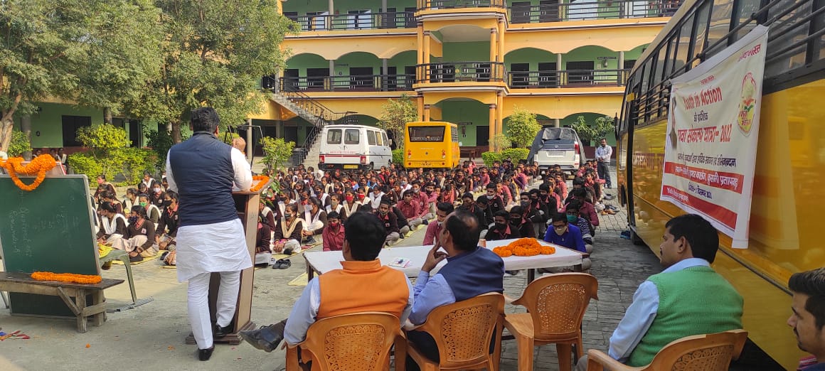 YIAINDIA's tweet photo. युवा संकल्प यात्रा के क्रम में दिनांक 11 दिसंबर को सरोजनी इंटर कॉलेज भुपियामऊ प्रतापगढ़ में संगोष्ठी का आयोजन हुआ, साथ ही संगठन के राष्ट्रीय अध्यक्ष जी का माल्यापर्ण के साथ यात्रा का स्वागत किया ग��ा व भारत माता की आरत��� की गई।
@Drkdskds
@DrPramendr 
@shatrudrapratap 
@ippatel https://t.co/UnuqSmqOQd