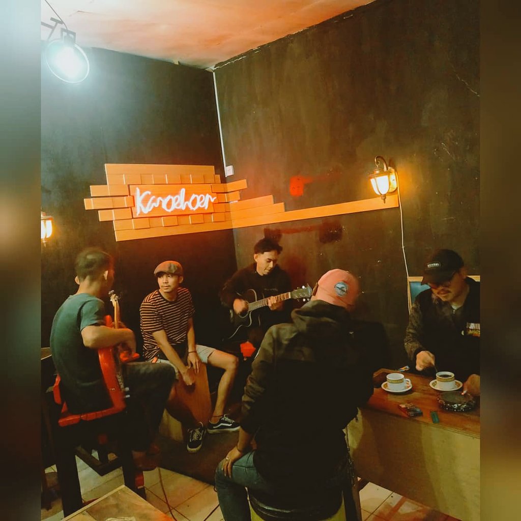 dikkimasduki's tweet photo. @InfOcisaat min mohon bantu promosi Kedai coffe kami min di daerah mangkalaya... dan sudah ada di aplikasi Go-Food dan Grab-Food nuhun 
IG: Koffie karoehoen https://t.co/IL3IihReIv