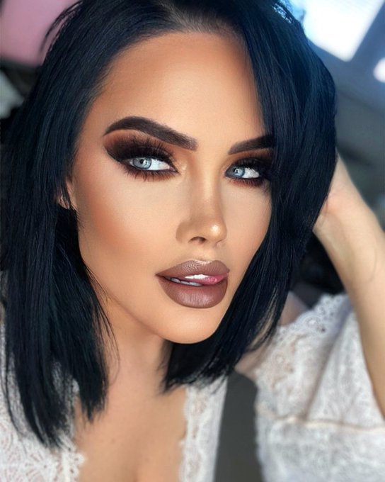 RT if you love dark haired girls with blue eyes 😻 https://t.co/KIGrEiF1BF