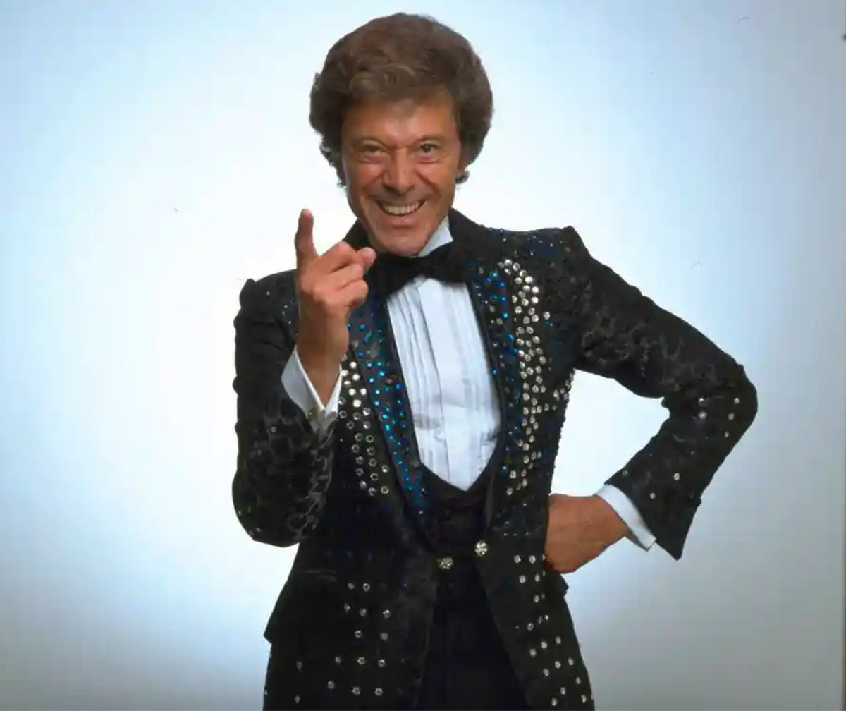 WhoLionel's tweet photo. Thinking of Lionel on his 93rd birthday. https://t.co/pOL0D2HdGv