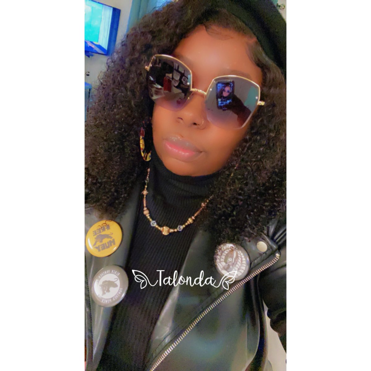 MsFoxii_Brown's tweet photo. 🎉Party Time✊🏾 #ImSoOldSchool https://t.co/h2As4TPRHc