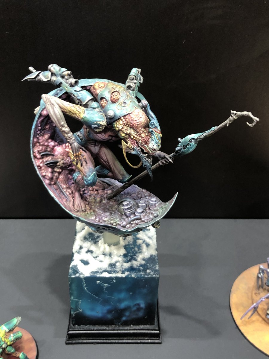 設定は神話時代、つまり人間が生まれる前の時代なので、人間はない
全員「天人」です
登場キャラの名前はほとんど中国の古代神話にあったもんで、新しい物語で神話を再現するという感じです
大型キットもあります