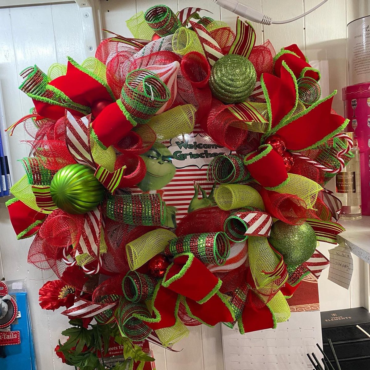 candleshopmitch's tweet image. Good morning folks, a polite reminder that #thecandleshopatmitchells is open 10-4 today. This chap has arrived too, and looking rather shifty🤔🤔. Handmade #decomesh wreath. @bigtalluk @Cheryls_Jewels @SevernOffice @AAAbbottStories @laylakirtley @Dollie1952 @J21Coaching