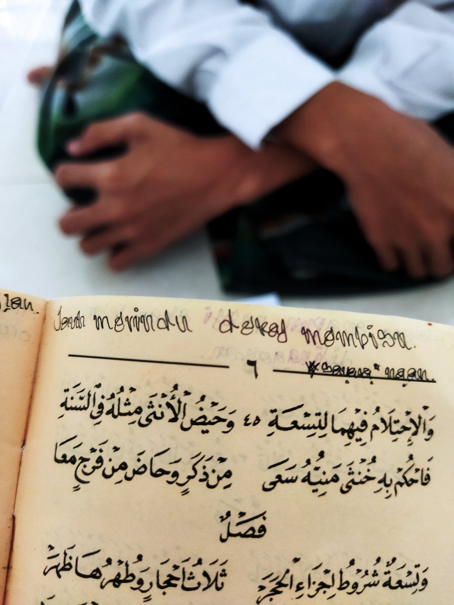 Moccacinorigin's tweet photo. "Jauh merindu, dekat membisu."

• Quote Nadhom • https://t.co/r0xB0mcYf6