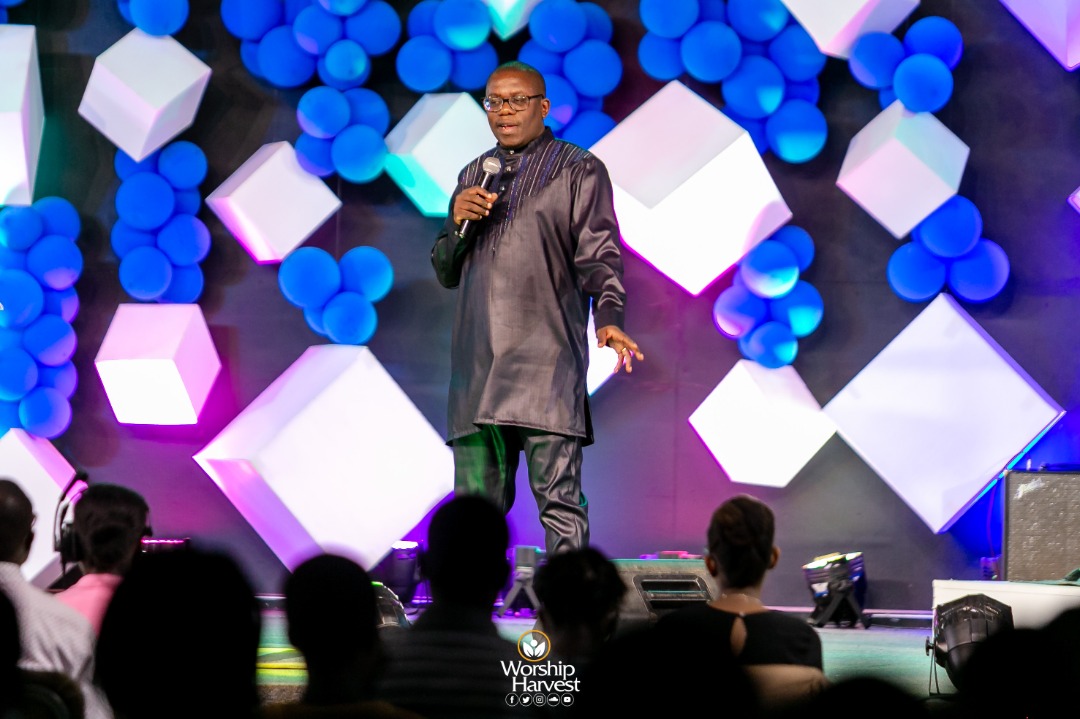 kpaule9's tweet image. ✍️“When God wants to use you, He has to move you from one room to another.”- Apostle @mosesmukisa

#EmpoweredAndSent
#Best100Minutes 
#WHGarage
#WorshipHarvest