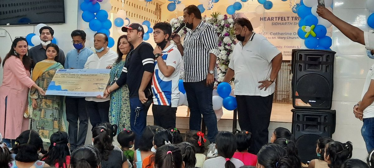 HSEHF7's tweet photo. Today we celebrated @sidharth_shukla's birthday with the childrens of St.Catherine orphan home in #bandra. @sidharth_shukla silently supports @bhamlafoundatio and he loves these kids. Superb initiative by @Asifbhamlaa,@SaherABhamla, @syedmerajhusain... #SBD https://t.co/9nY6jxj30c