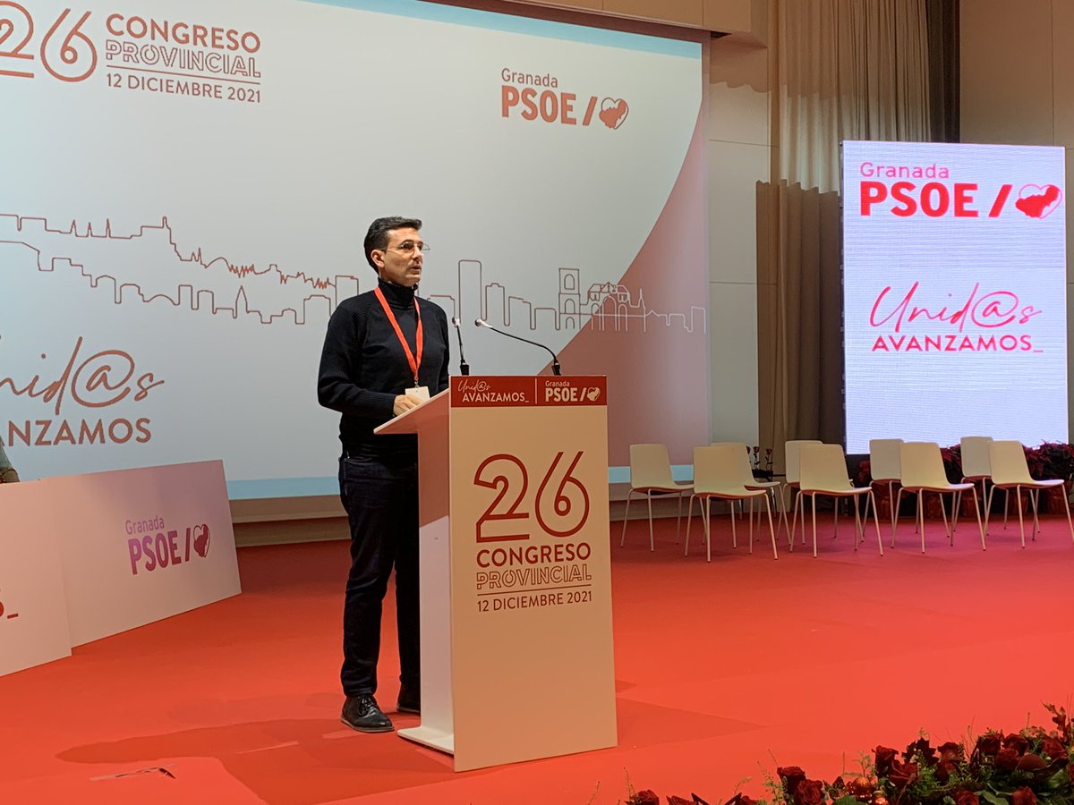 PsoeGranada's tweet photo. “Está siendo un fin de semana difícil en #Granada, tenemos que seguir trabajando para acabar con la violencia machista, dice @PacoCuenca que alude al potencial que tiene la ciudad, con elementos como el PTS, el Hospital, la Universidad o el metro #26CongresoPSOEGR https://t.co/JIpvNuiWSY