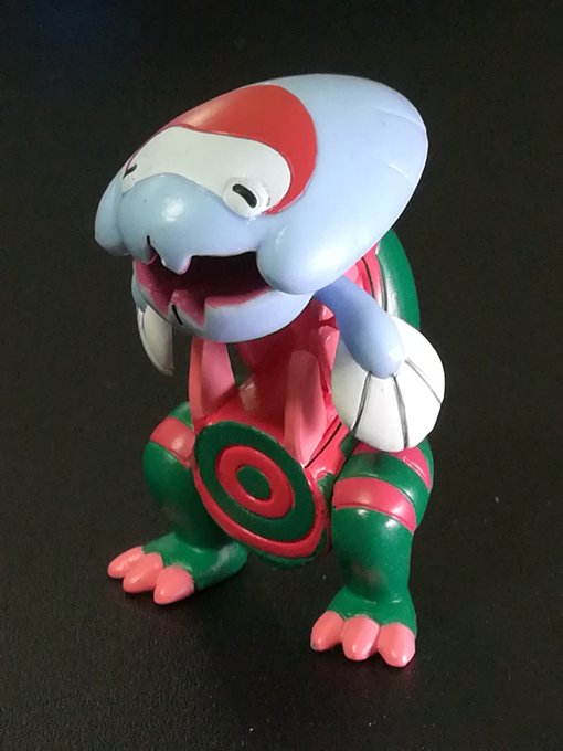 モンコレのウオノラゴン!!
チョコエッグクラスのサイズにビビったものの、クオリティはまずまず! 