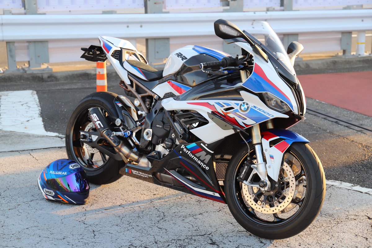 hoku0607's tweet photo. S1000RRにイルムのアンダーカウル装着！
これで樹脂パーツの殆どがカーボンに😏
あとは、M1000ウィングつければ、カスタム終了かな！ https://t.co/IlIdXKL8WS