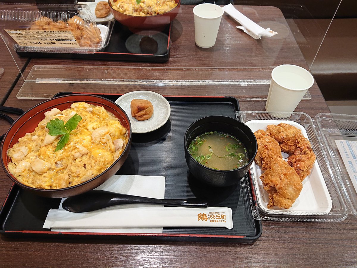 8mDpDH5gPT0l8kA's tweet photo. @SwhWakaba さんと夕飯を😁👍
名古屋コーチン親子丼旨かった😋
アイスコーヒー☕ご馳走さまです🎵☺️🙇
帰り気をつけてください🙇
#lexus
#lexuslcc💛
#lexusrcf💙 https://t.co/hGRA0eka2r