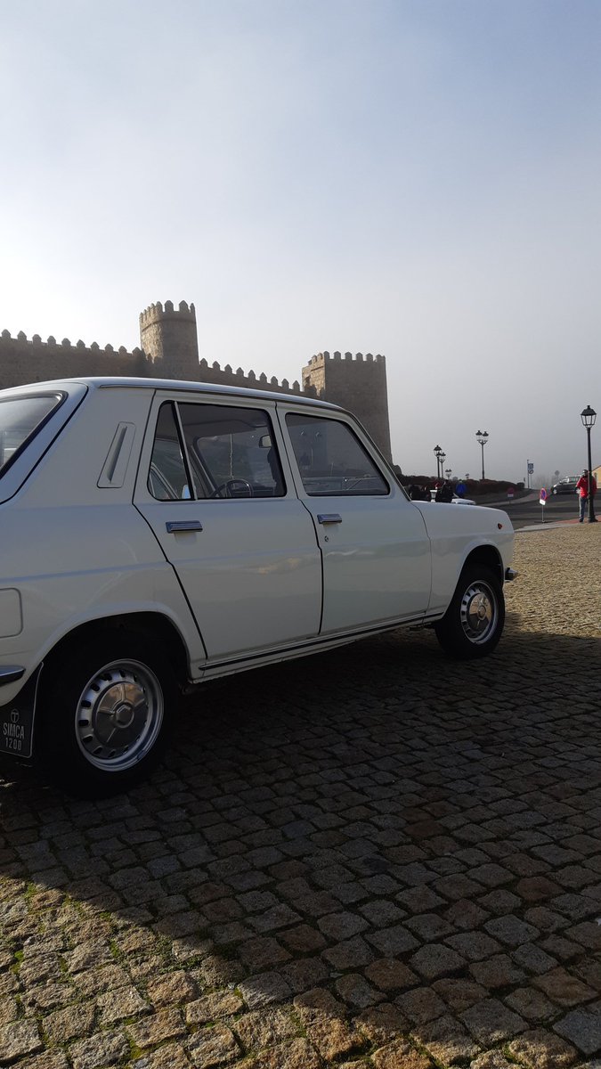 zolalber's tweet photo. Parece mentira pero hoy he venido por primera vez a la KDD mensual de vehículos clásicos de #Avila @FClasicosAvila @Ayto_Avila #simca1200 https://t.co/xVHmE0D1wv