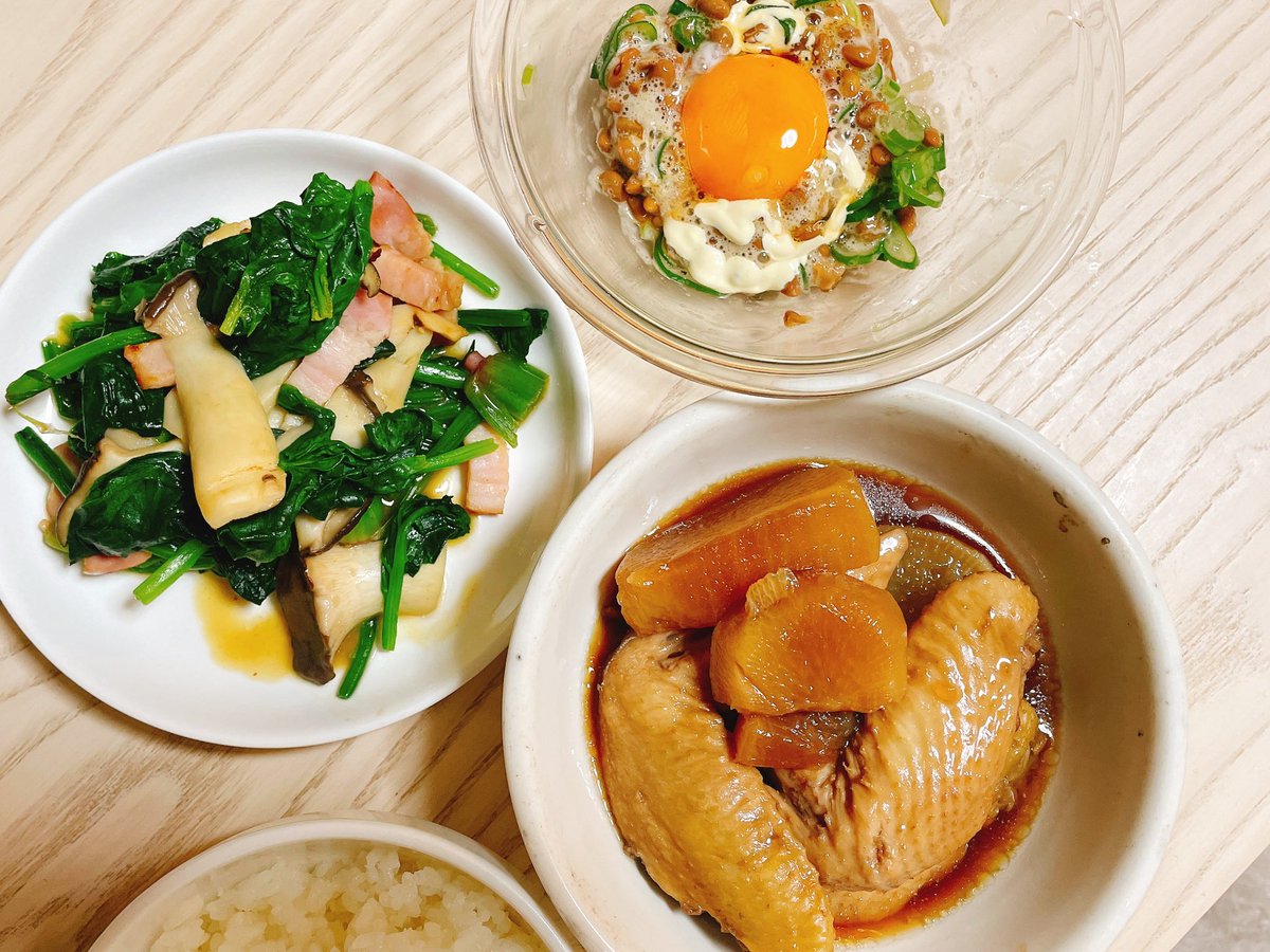 working_on_eigo's tweet photo. Dietary records:
Dinner on Dec. 12th
i wanna keep balanced diet everyday. #dinner #cooking
#natto
#stewedchicken
#stirfriedspinach https://t.co/wOBwWrZeyT