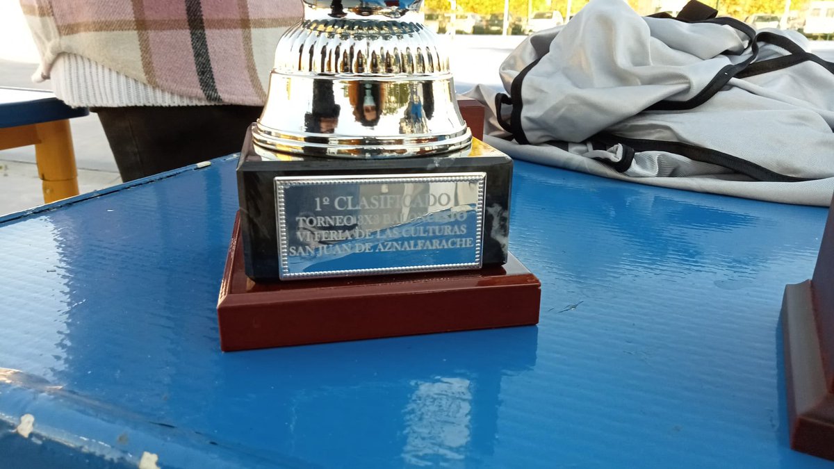 En estos momentos se está celebrando el Torneo 3x3 de Baloncesto “Feria de las Culturas” en las pistas deportivas municipales de la barriada Cooperativa. El alcalde <a href="/FdoZamoraR/">Fernando Zamora</a> muestra su agradecimiento a los participantes en esta actividad organizada por <a href="/ACPPAndalucia/">ACPP Andalucía</a>