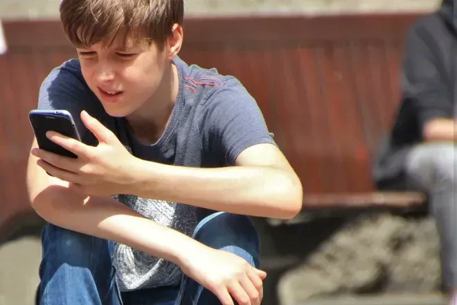 Une IA pour protéger les enfants contre les attaques sur les réseaux sociaux.

@MoonshotOff s'associe à <a href="/Bodyguard_intl/">Bodyguard</a> pour agir de manière préventive. Détails in <a href="/RevueduDigital/">La revue du digital</a> : buff.ly/3Dqno0s

#cyberharcelement #assurance #innovation