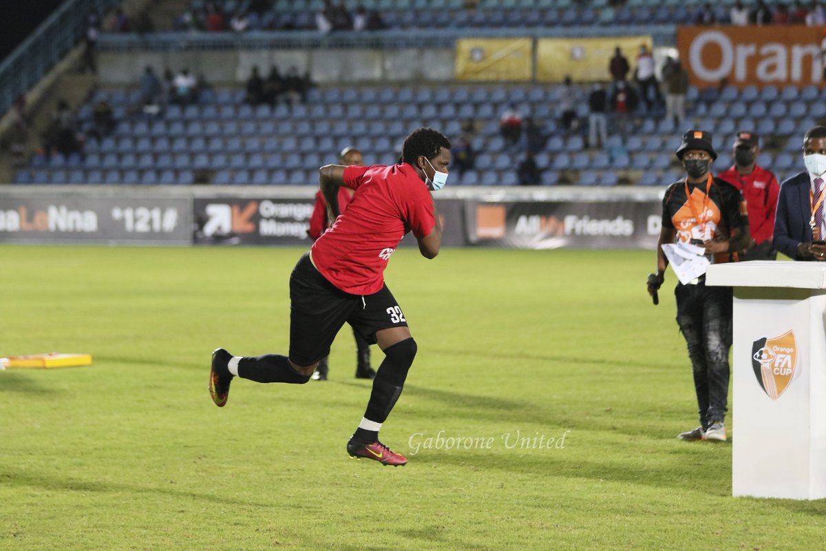 GaboroneUnitedS's tweet photo. Goitseone 'Chichima' Phoko celebrate for his award for goalkeeper of the tournament ๐ค๐๐
#Champions
#goldsecured
#TheRedsRising https://t.co/r2g9oxvKIb
