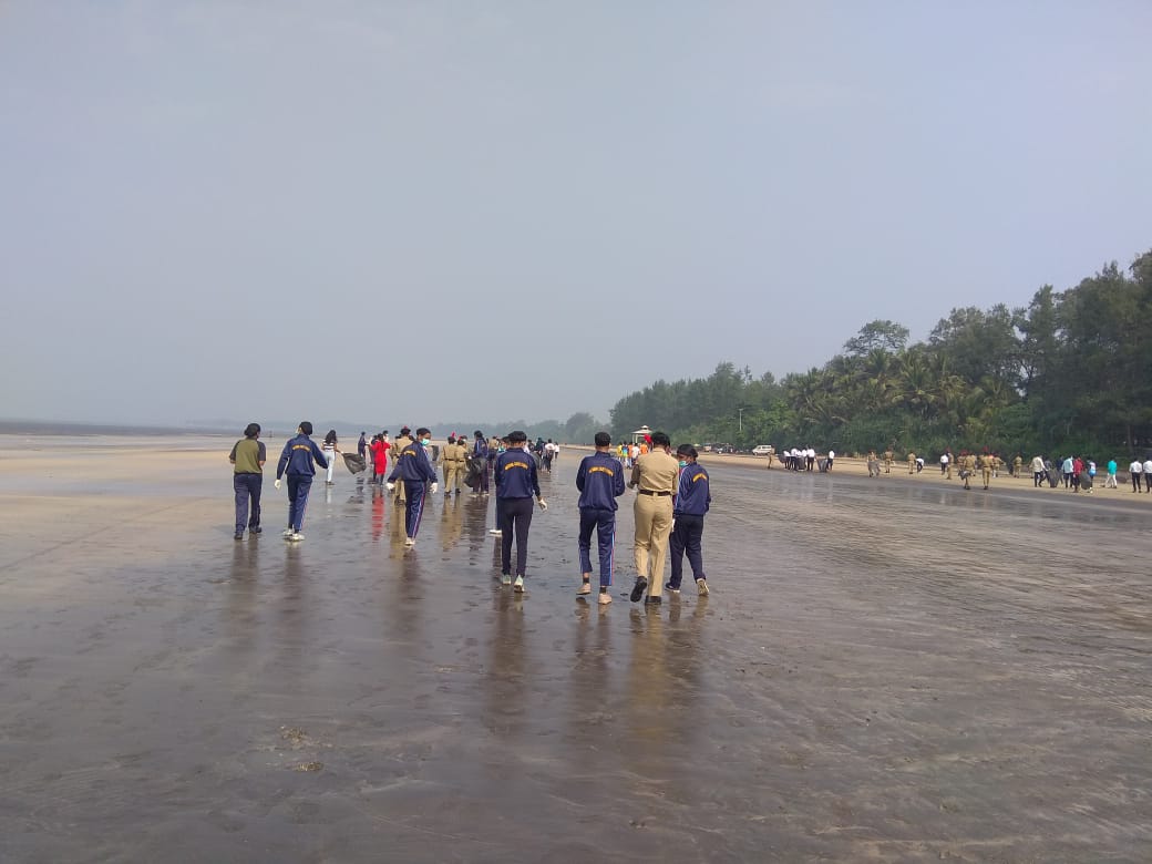 Vvaishnavi05's tweet photo. Chinchani beach,Chinchani,Dahanu was cleaned by 5 MAH GIRL'S BN NCC MUM GRP. 'A' Cadets.
As a cadet I am happy to be part of it.
Swachhata around us is an intergral part of day to day life.
@HQ_DG_NCC
#puneetsagarAbhiyan
@maximumunity
#maximumunity https://t.co/A3GC5BvQa6