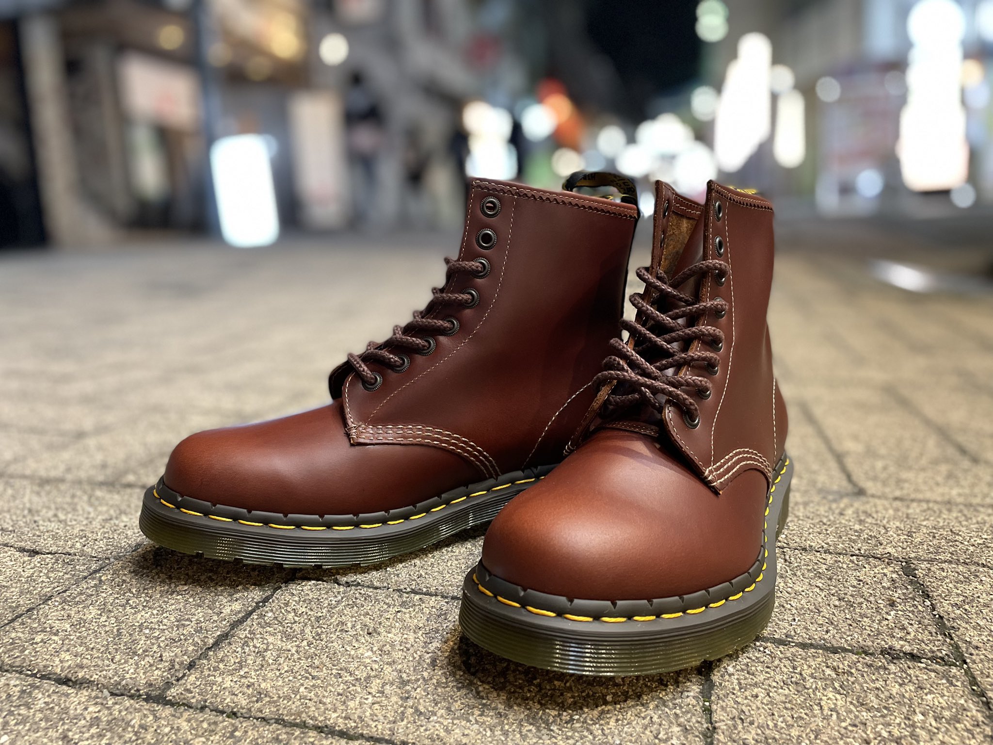 oase cijfer Vlucht Dr.Martens kyoto on Twitter: "1460 Abruzzo https://t.co/jz9wbYKqIJ  ブラックレザーの切り替えで 後ろ姿も格好良いオススメ8ホール！ 撥水加工が施されたレザーを使用しています。 周りと差をつけるならこれです！  代引き発送も承ります！ 詳しくは075-254-3192 ...