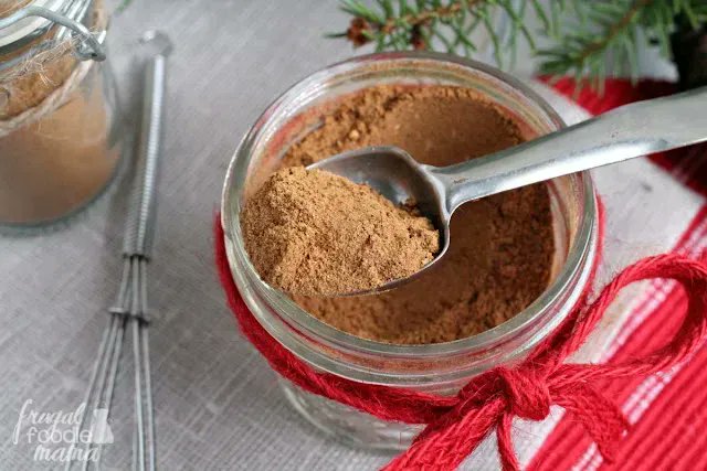 frugalfoodiemom's tweet photo. The warm & cozy blend of spices in this DIY #ChaiSpice Mix is perfect for that #holidaybaking or for easy gift giving. Get the #recipe now at>> https://t.co/APNpiI8Udq #homemadegift #DIYgift #chaispices https://t.co/VC1HEfeQSR