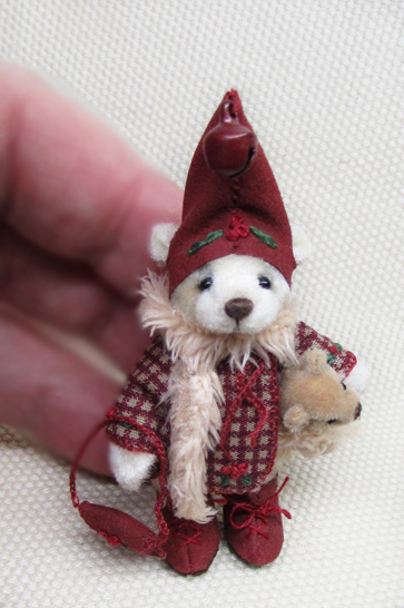 IngeBears's tweet photo. Lyla (5.5 cm standing) and her tiny teddy is one of my new bears available for adoption. Visit https://t.co/jqR0nPnu05 for more info..
#miniaturebears #minibears #collectors #bearcollectors #bearcollectorsanonymous #teddybears #ooak #ooakbear #ingebears #tinyteddy https://t.co/UgEvEcub87