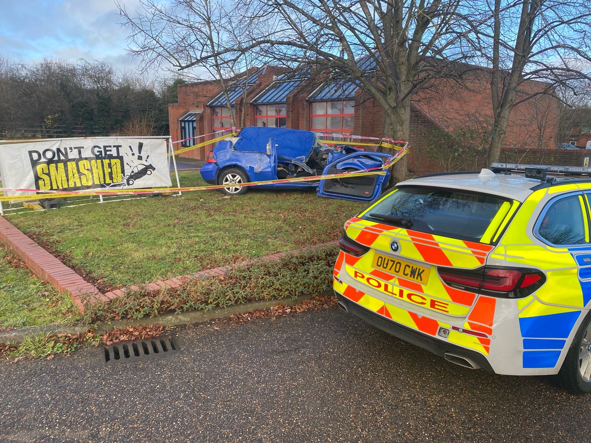 tvprp's tweet photo. #XRT04 - This was seen outside Gerard’s Cross Fire Station @Bucksfire Whilst on patrol this morning. A good way to get the message across! 

Don’t drink or drug drive this Christmas‼️ #DontGetSmashed 

#OpHolly #TVPRPU #TTCshift #ItsNotWorthTheRisk

#P1879 https://t.co/2I3CItn6MT