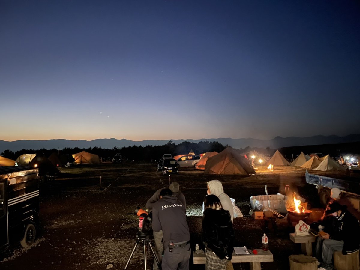 高性能な天体望遠鏡でお客様と一緒に天体観測を楽しみました🔭🌌 木星の衛星や土星の輪っかがはっきりと見えお客様も大興奮😆一緒に天体観測を楽しみましょ😊お待ちしております🤗