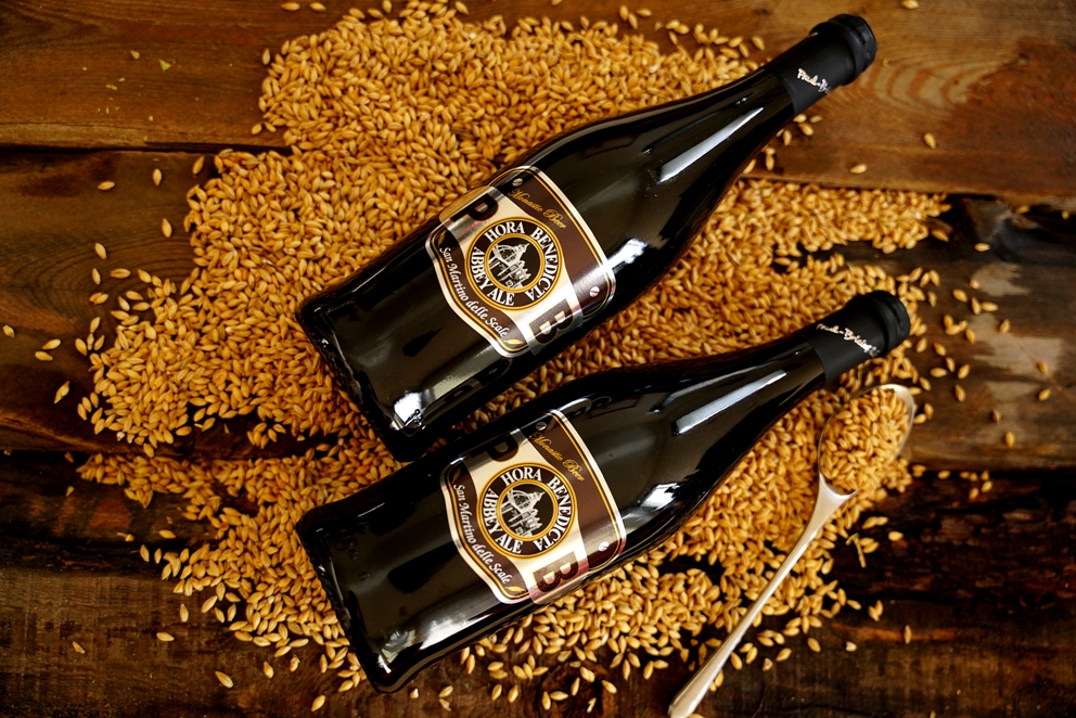Mondo_Birra's tweet photo. #birrapernatale A #Natale Regala #BirraArtigianale
Da @PaulBricius ecco la Abbey Ale
bruno intenso aromatizzato da erbe officinali,
schiuma scura, compatta e cremosa. bouquet complesso e speziato, note di malto tostato, cacao, tabacco e miele
Per info --> https://t.co/iDQMN9hW1q https://t.co/Lx7peq1Z8O