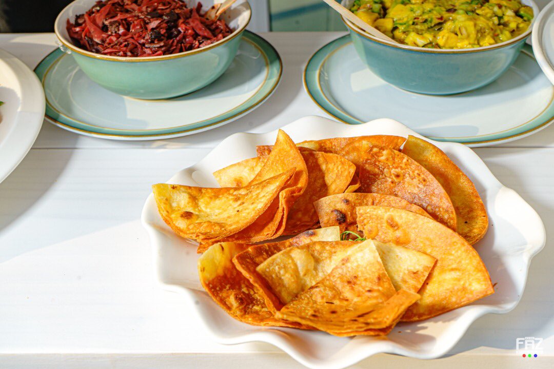 ChefRumbie's tweet photo. What’s great for snacking? You’ve got to try crunchy roti chip cups with @scoffmaster red cabbage &amp; blueberry pickle 😋🤤

#rotichipcups #roti #redcabbage #redcabbageandbluberrypickle #snack #catering #chef #recipedeveloper #femalechefs #africanchef #scoffmaster #chefrumbie https://t.co/cyI0ek16Se