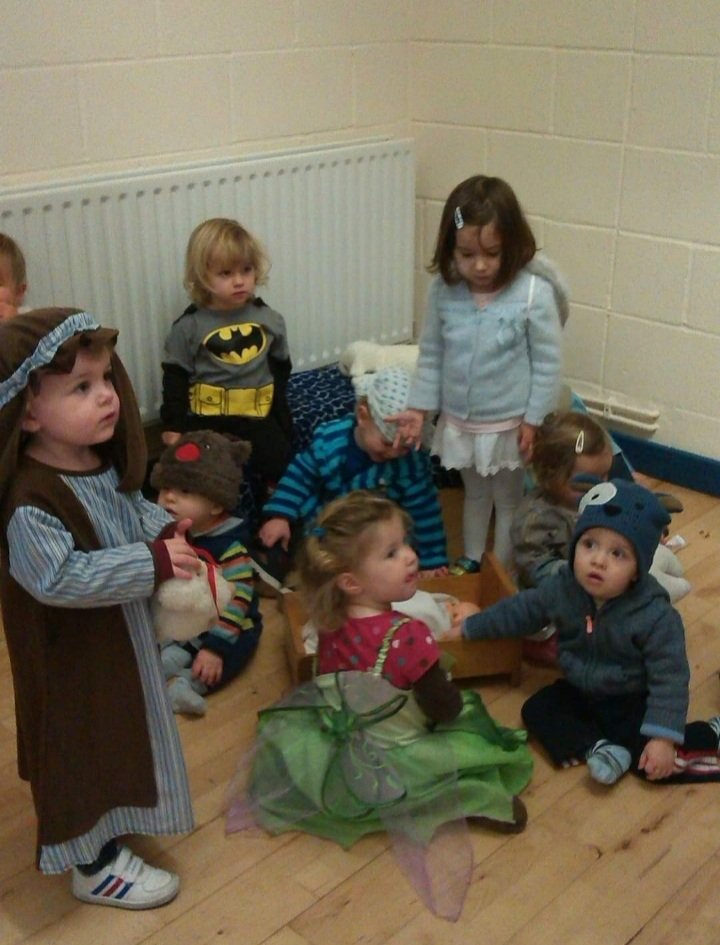 @fastcrayon @MrEFinch Same energy here - my daughter at her playgroup nativity 🙈