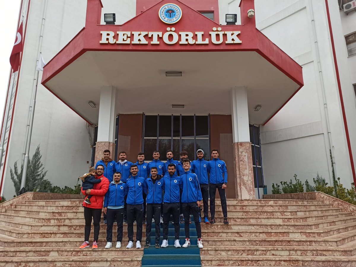 BatmanVoleybol's tweet photo. Voleybol takımlarımız hazır geliyoruz. 💪🏐

@idris_prof @SksBatu @batmanuniv @batmangazetesi @munzuruniv @munzurcevre2 @MunzurUnigfb https://t.co/46e76mYS2E