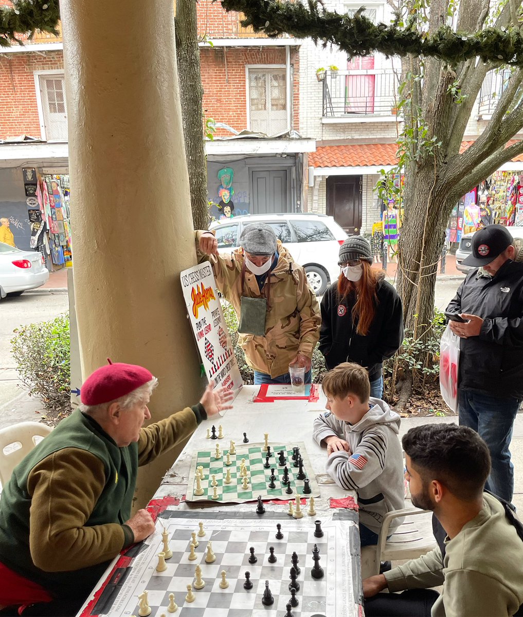 JudeAcers's tweet photo. ‘TIS THE SEASON TO PLAY CHESS OUTSIDE 🎄 https://t.co/odD2Rn61Mu